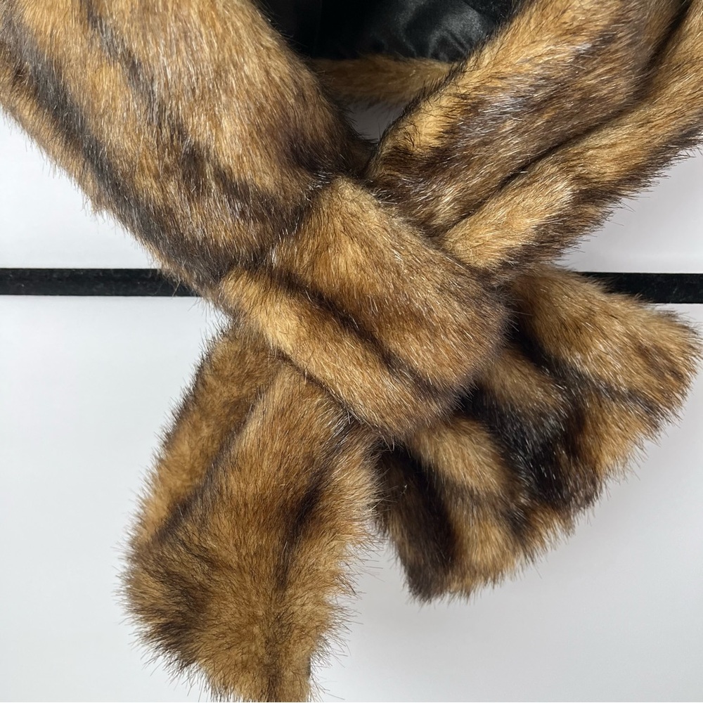 Fur Faux Scarf Elegant in Brown - Picture 2 of 10